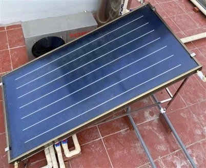 Aké materiály sa používajú na dosku absorbéra v plochých kolektoroch?